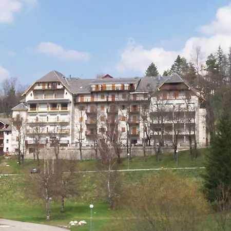 2 Pieces Avec Balcon Et Vue Sur Montagnes *